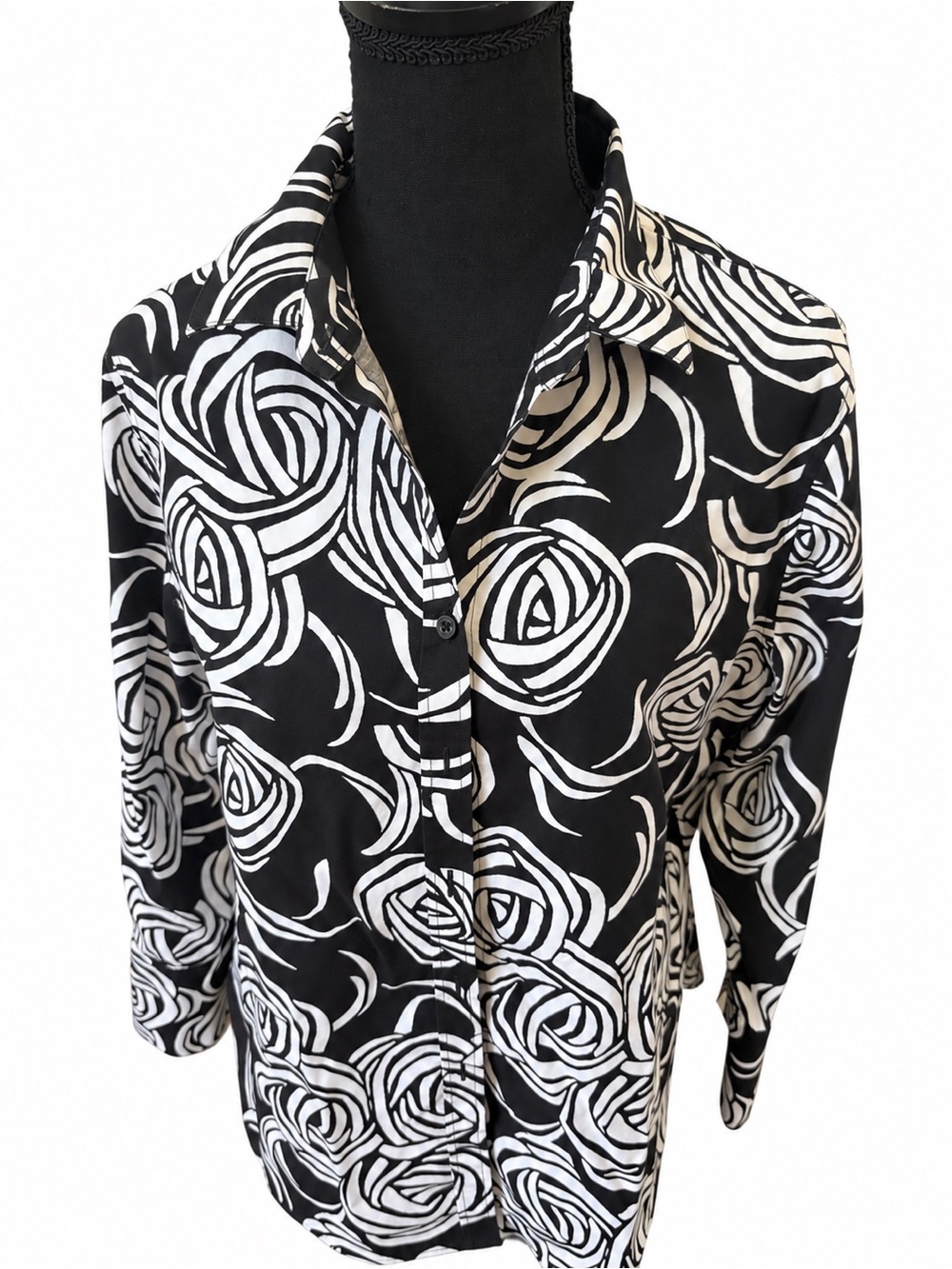 Chico’s No Iron Stretch Black White Rose Print Button Blouse Size 2 L